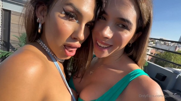 [OnlyFans] Giuli Turns, Agos Ts - Yoga Wet and Naked 31-01-2025