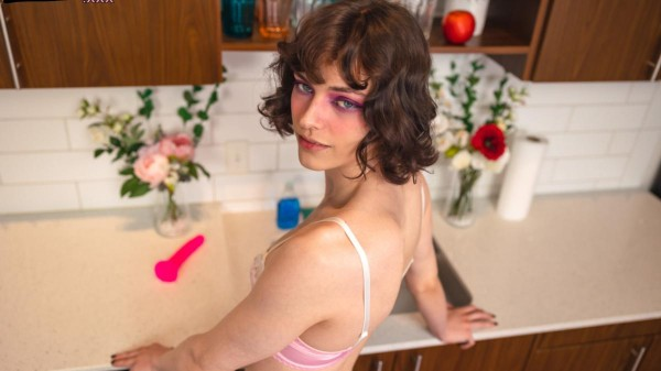 [Femout.Xxx] Zoie White - Zoie Heats Up The Kitchen