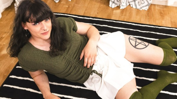 [Femout.xxx] Zoie White - Zoie Keeps Growing